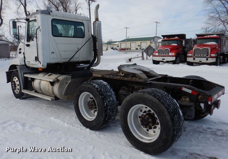 image for item IO9360 2003 Mack CX613  semi truck