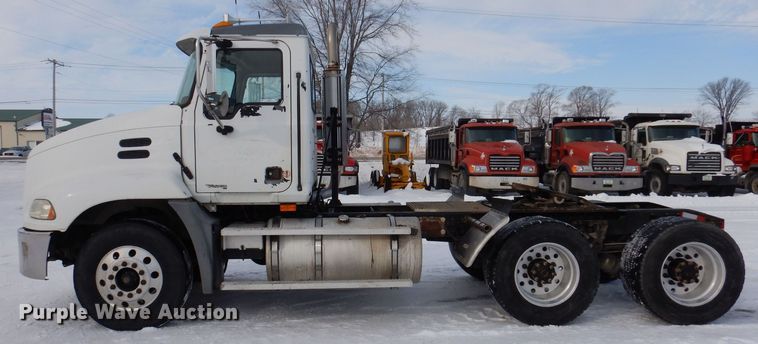 image for item IO9360 2003 Mack CX613  semi truck