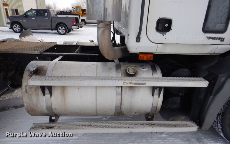 image for item IO9360 2003 Mack CX613  semi truck