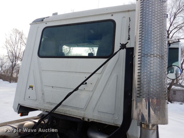 image for item IO9360 2003 Mack CX613  semi truck