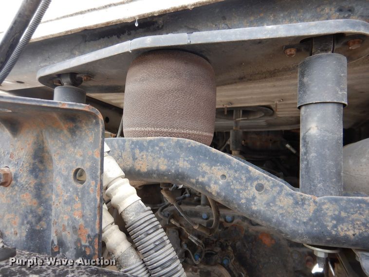 image for item IO9360 2003 Mack CX613  semi truck