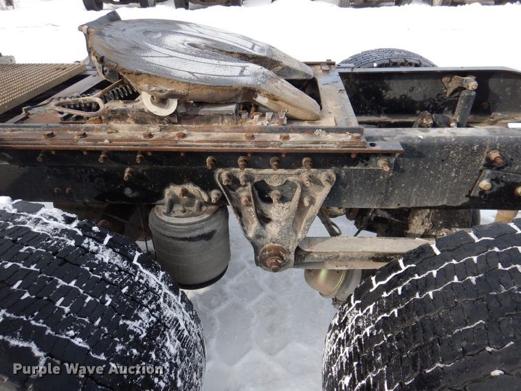 image for item IO9360 2003 Mack CX613  semi truck