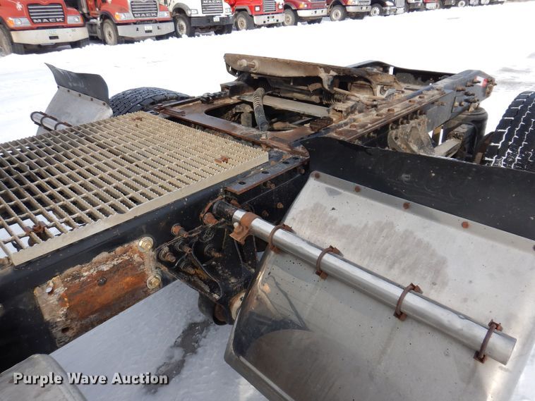 image for item IO9360 2003 Mack CX613  semi truck