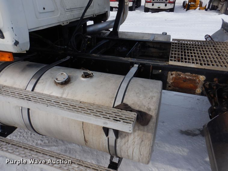 image for item IO9360 2003 Mack CX613  semi truck