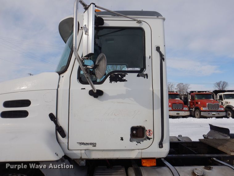 image for item IO9360 2003 Mack CX613  semi truck