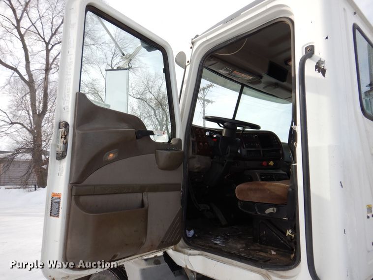 image for item IO9360 2003 Mack CX613  semi truck