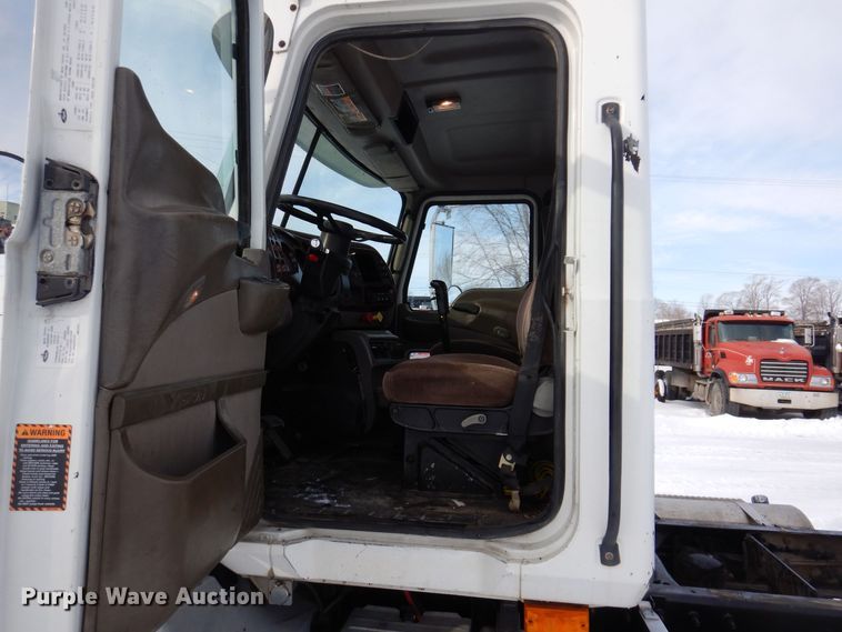 image for item IO9360 2003 Mack CX613  semi truck