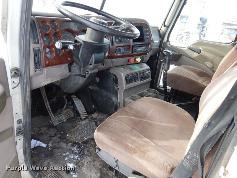 image for item IO9360 2003 Mack CX613  semi truck