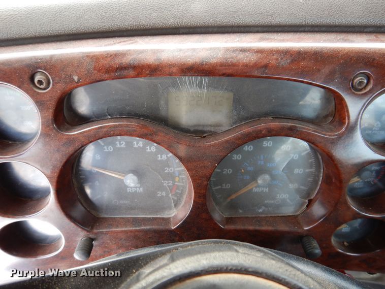 image for item IO9360 2003 Mack CX613  semi truck