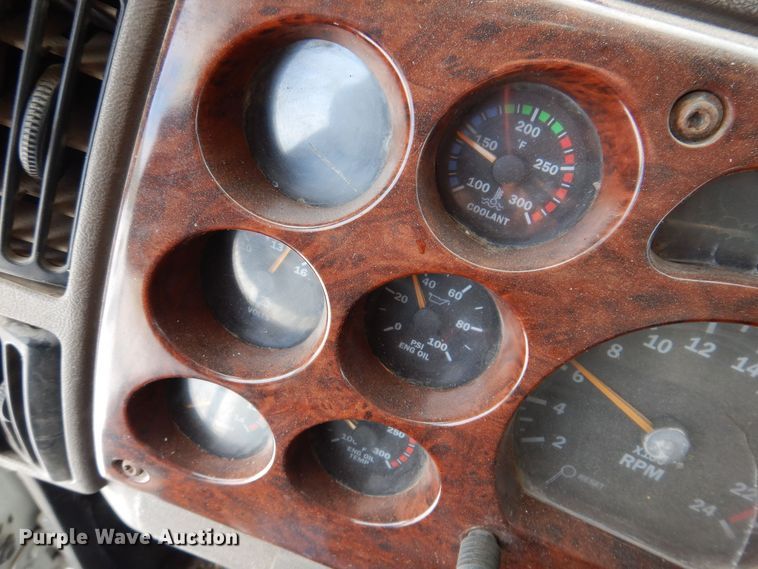 image for item IO9360 2003 Mack CX613  semi truck