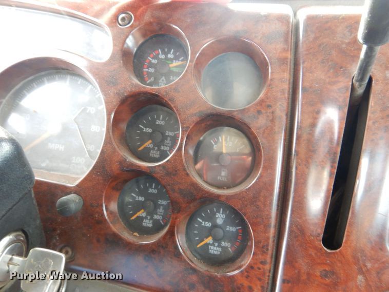 image for item IO9360 2003 Mack CX613  semi truck