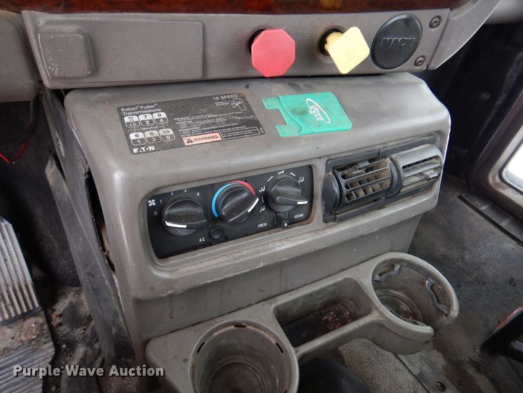 image for item IO9360 2003 Mack CX613  semi truck