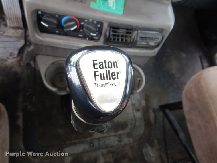 image for item IO9360 2003 Mack CX613  semi truck