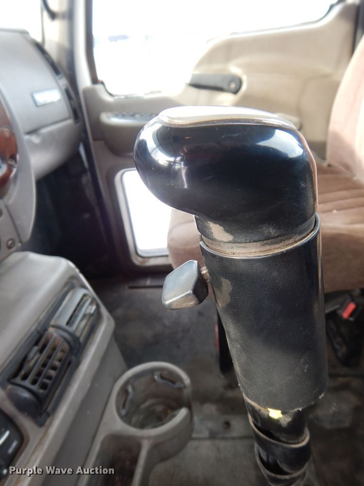 image for item IO9360 2003 Mack CX613  semi truck