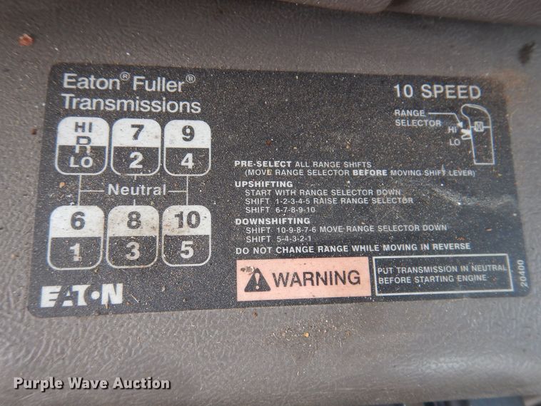 image for item IO9360 2003 Mack CX613  semi truck