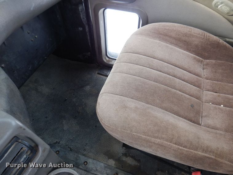 image for item IO9360 2003 Mack CX613  semi truck