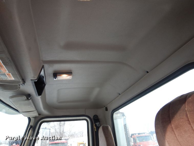 image for item IO9360 2003 Mack CX613  semi truck