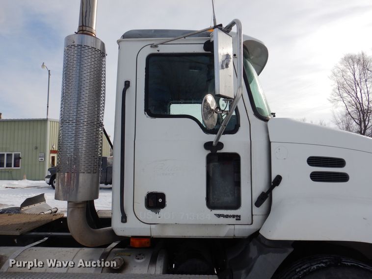 image for item IO9360 2003 Mack CX613  semi truck