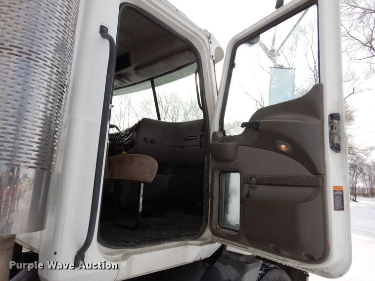 image for item IO9360 2003 Mack CX613  semi truck