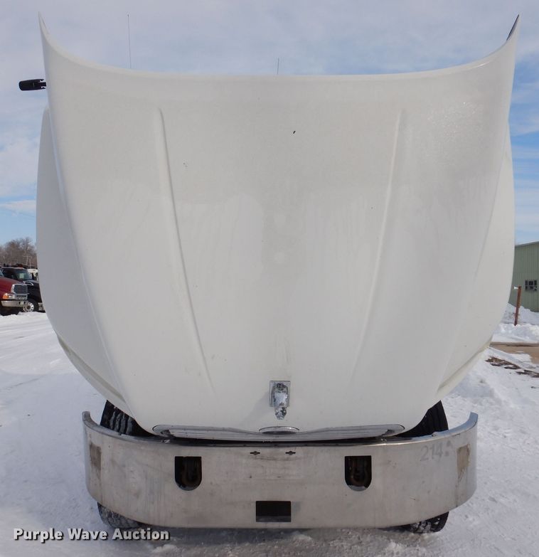 image for item IO9360 2003 Mack CX613  semi truck