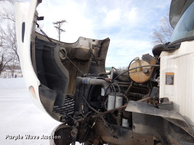 image for item IO9360 2003 Mack CX613  semi truck