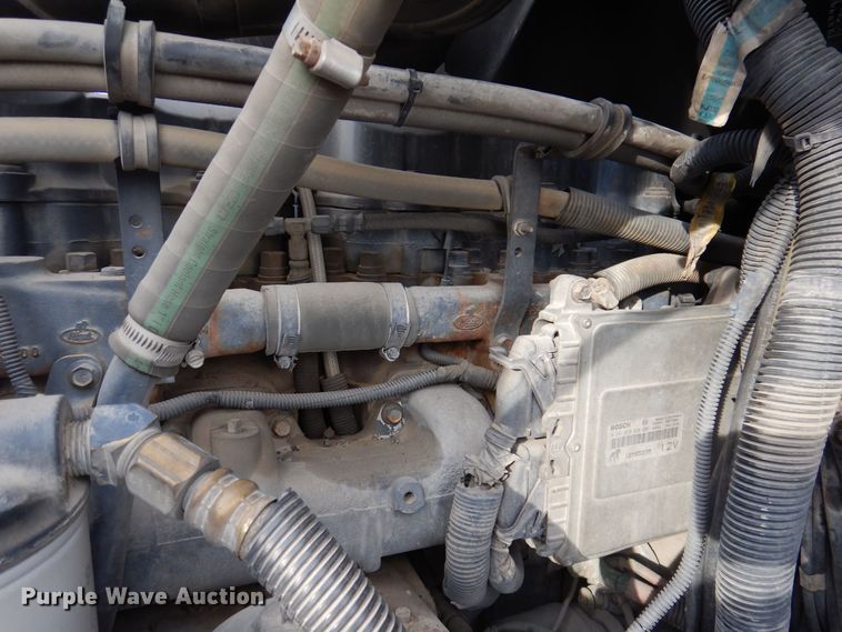 image for item IO9360 2003 Mack CX613  semi truck