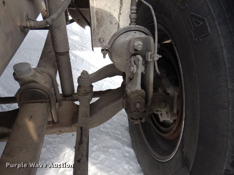 image for item IO9360 2003 Mack CX613  semi truck