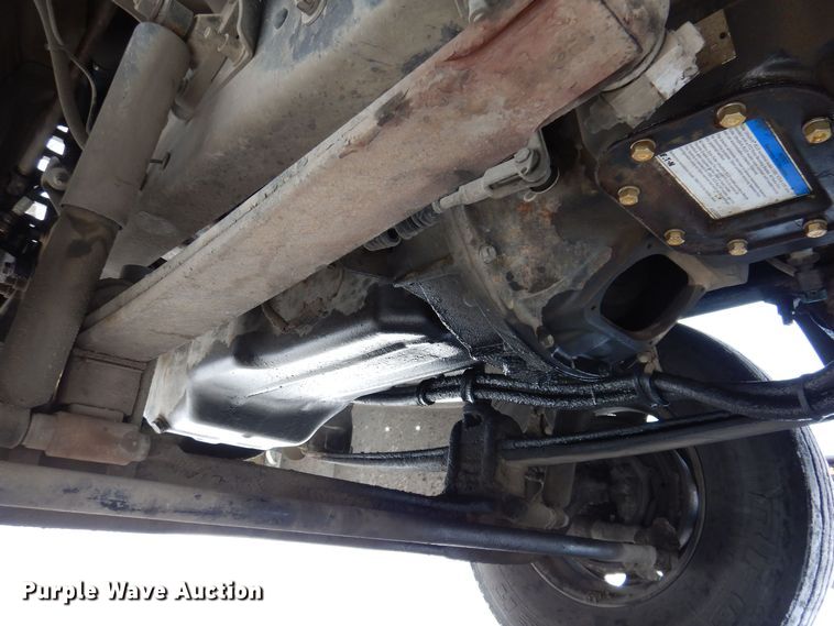 image for item IO9360 2003 Mack CX613  semi truck