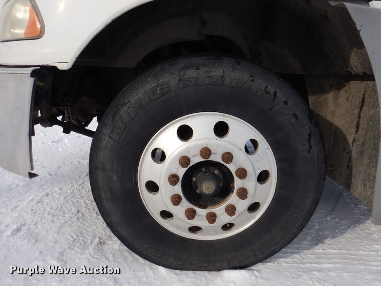 image for item IO9360 2003 Mack CX613  semi truck