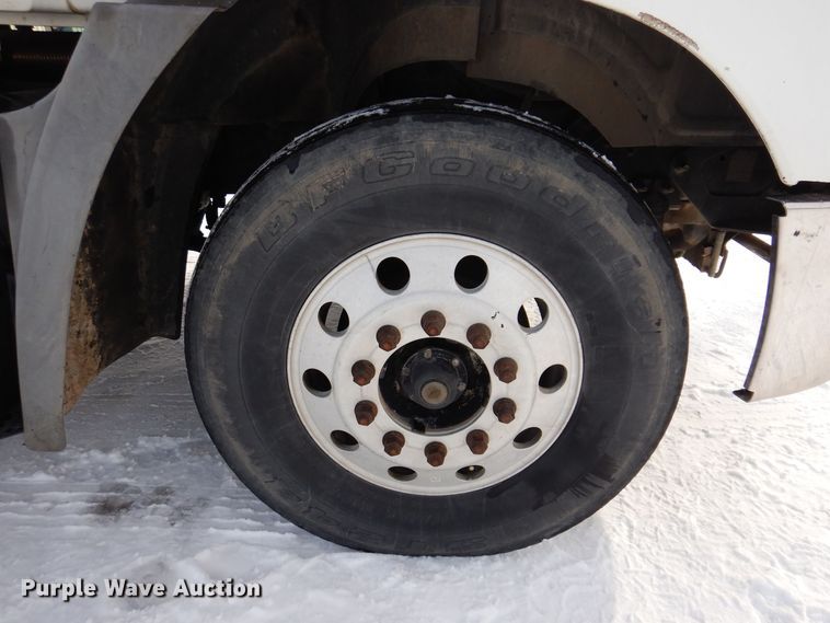 image for item IO9360 2003 Mack CX613  semi truck