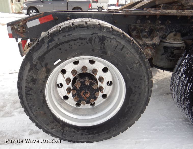 image for item IO9360 2003 Mack CX613  semi truck