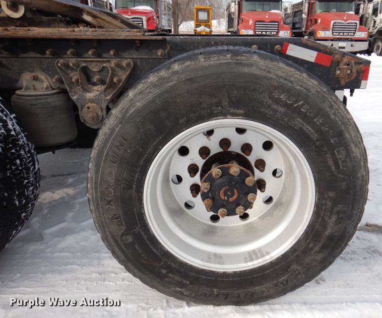 image for item IO9360 2003 Mack CX613  semi truck