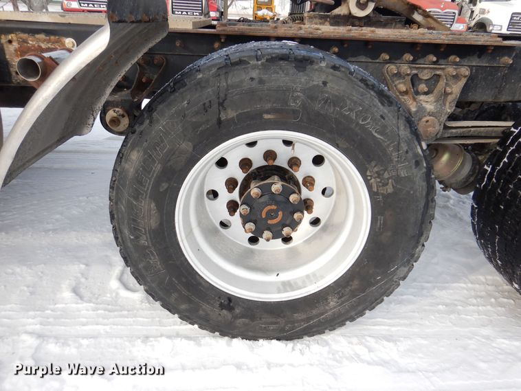 image for item IO9360 2003 Mack CX613  semi truck