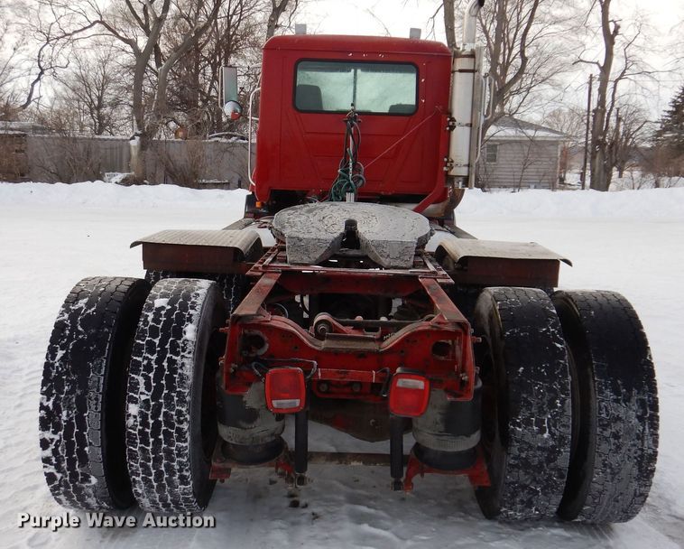 image for item IO9361 1995 Mack CH613  semi truck