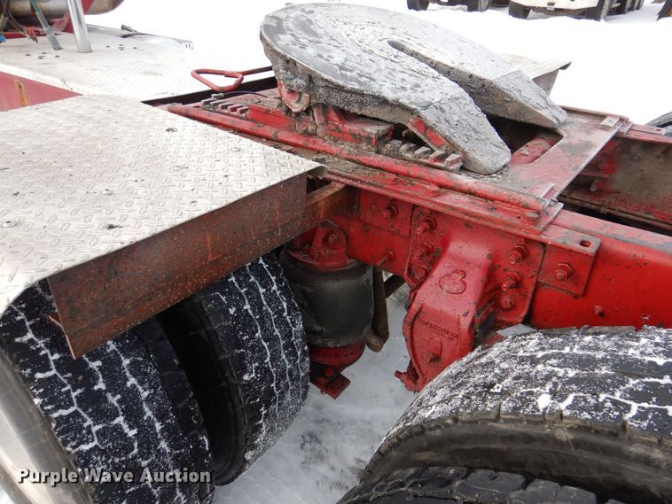 image for item IO9361 1995 Mack CH613  semi truck