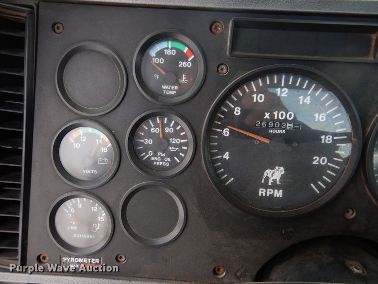 image for item IO9361 1995 Mack CH613  semi truck