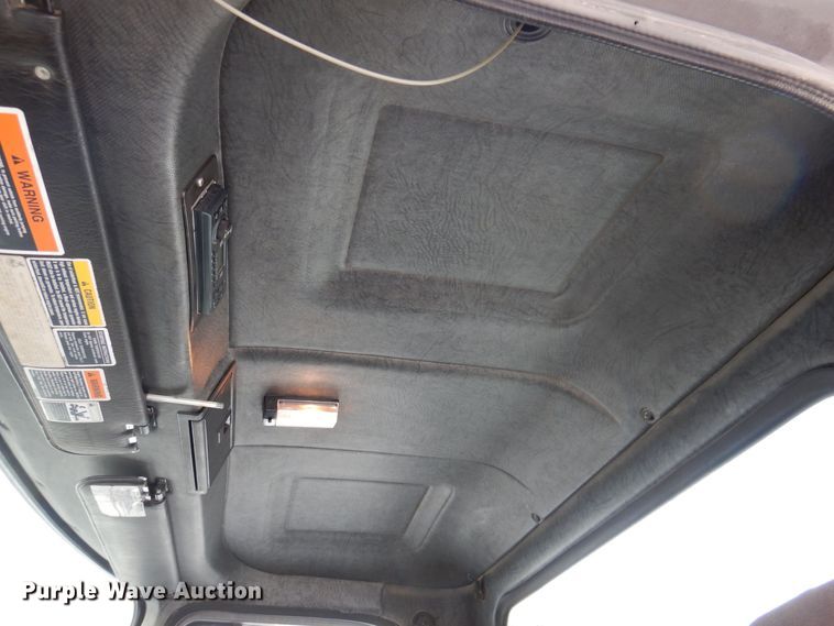 image for item IO9361 1995 Mack CH613  semi truck