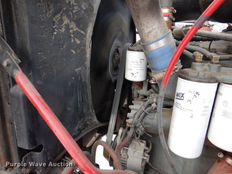 image for item IO9361 1995 Mack CH613  semi truck