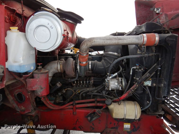 image for item IO9361 1995 Mack CH613  semi truck