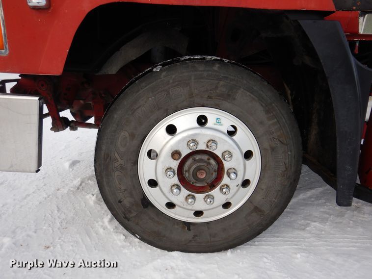 image for item IO9361 1995 Mack CH613  semi truck