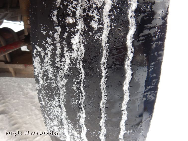 image for item IO9361 1995 Mack CH613  semi truck