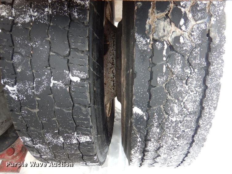 image for item IO9361 1995 Mack CH613  semi truck