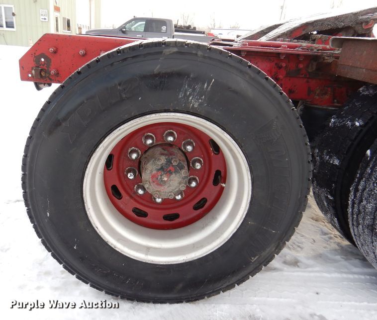 image for item IO9361 1995 Mack CH613  semi truck