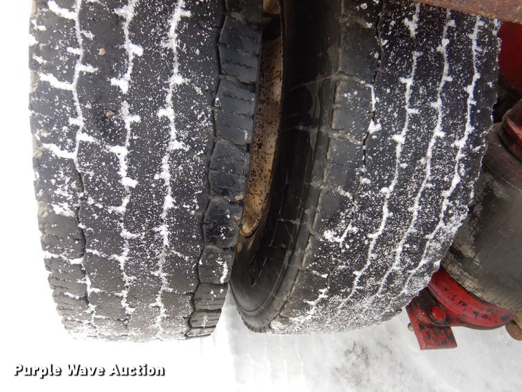 image for item IO9361 1995 Mack CH613  semi truck