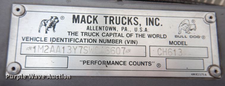 image for item IO9361 1995 Mack CH613  semi truck