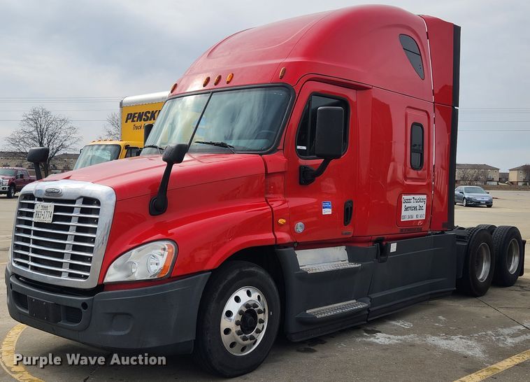 image for item JB9567 2015 Freightliner Cascadia 125  semi truck