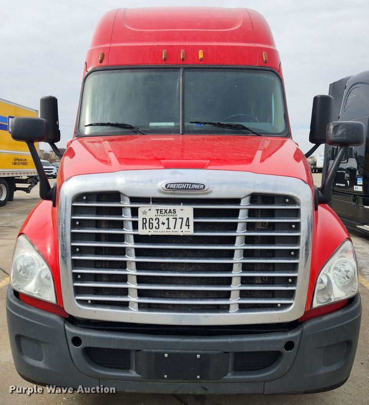 image for item JB9567 2015 Freightliner Cascadia 125  semi truck