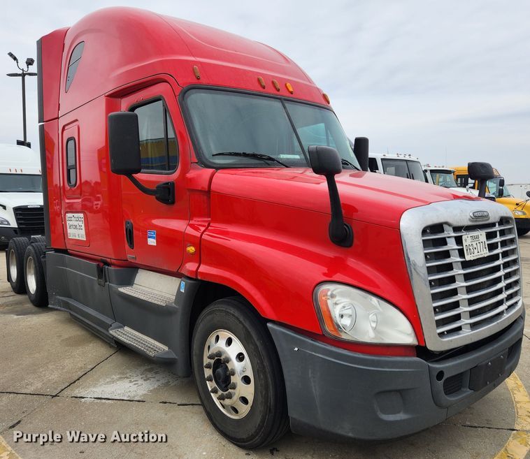 image for item JB9567 2015 Freightliner Cascadia 125  semi truck