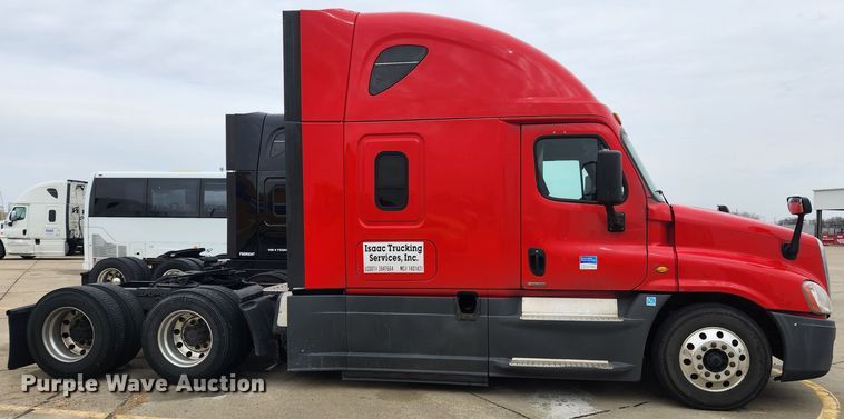 image for item JB9567 2015 Freightliner Cascadia 125  semi truck