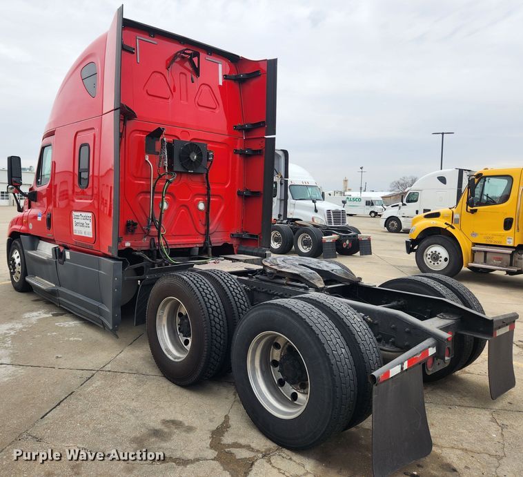 image for item JB9567 2015 Freightliner Cascadia 125  semi truck